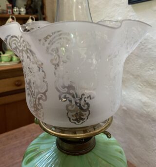 Victorian Green Vaseline font oil lamp, matching green base - Image 4