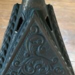 Victorian oil lamp c1900, hand painted font, cast iron base - Image 2
