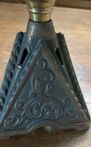Victorian oil lamp c1900, hand painted font, cast iron base - Image 2