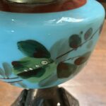 Victorian oil lamp c1900, hand painted font, cast iron base - Image 3