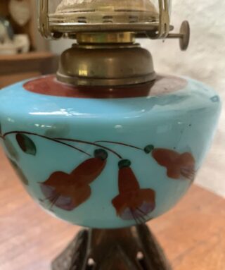 Victorian oil lamp c1900, hand painted font, cast iron base - Image 4