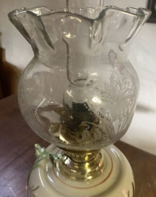 Victorian Oil Lamp c1900, hand painted font, cast iron base Rd 368803 - Image 4