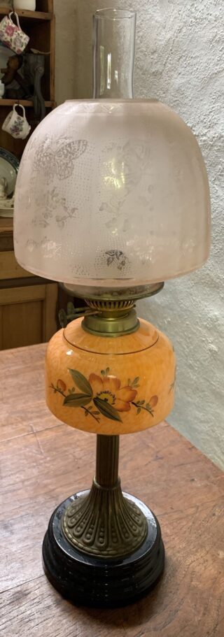 Unusual Beehive shape English lamp hand painted End of Day font