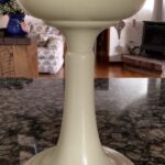 Aladdin Bakelite Cream 1609 'Rare' Personal lamp c1952 original fluted shade - Image 2
