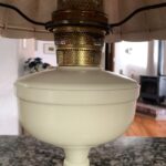 Aladdin Bakelite Cream 1609 'Rare' Personal lamp c1952 original fluted shade - Image 4