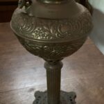 American 'Juno' Banquet oil lamp c1895, brass column and font - Image 4