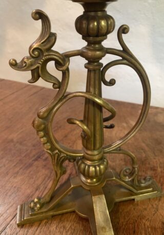 Hinks Griffin Oil Lamp, Hinks Burner and collar, cut glass font - Image 3