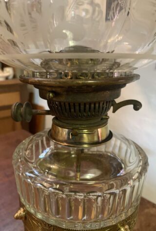 Hinks unusual brass table oil lamp, crystal cut font - Image 2