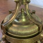 Hinks unusual brass table oil lamp, crystal cut font - Image 5