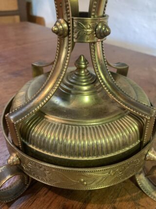 Hinks unusual brass table oil lamp, crystal cut font - Image 5