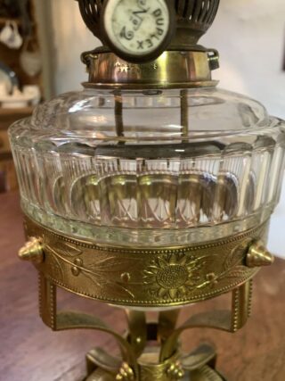 Hinks unusual brass table oil lamp, crystal cut font - Image 6