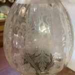 Hinks unusual brass table oil lamp, crystal cut font - Image 7