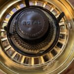 American 'The Royal Oil Company' parlour lamp - Image 4