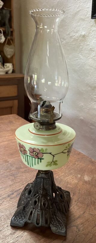 Uranium glass font oil lamp