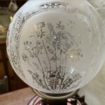 Victorian table lamp cast iron base patterned cut glass font - Image 4