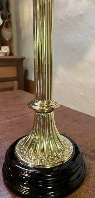 English Oil lamp crystal font brass column and ceramic base - Image 4