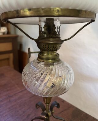 Brass and Copper oil lamp, swirl clear glass font, pie crust shade - Image 2
