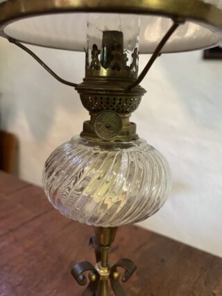 Brass and Copper oil lamp, swirl clear glass font, pie crust shade - Image 6