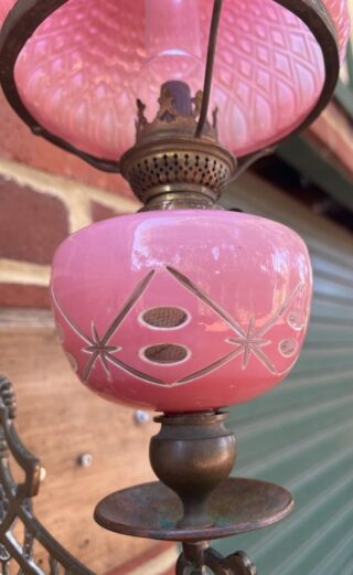 Pink 'Brilliant Cut' glass font Piano/Peg oil lamp - Image 2