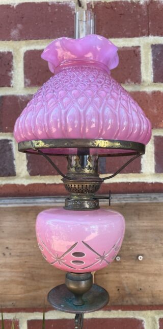 Pink 'Brilliant Cut' glass font Piano/Peg oil lamp - Image 3
