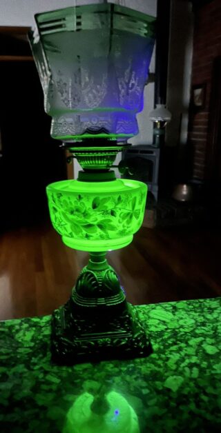 Uranium Victorian table lamp - Image 2