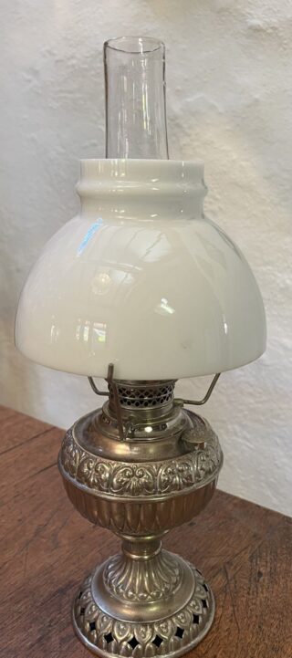 The Tiny Juno oil lamp