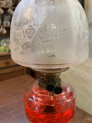 Victorian table lamp cast iron base patterned cut glass font - Image 2