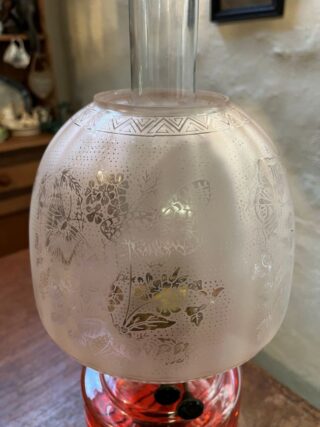 Victorian table lamp cast iron base patterned cut glass font - Image 6