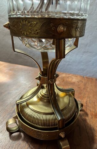Hinks brass table lamp, crystal cut font - Image 2
