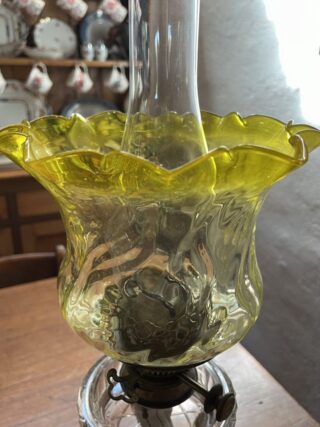 Hinks brass table lamp, crystal cut font - Image 7