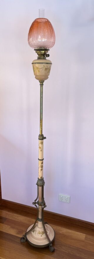 Messenger floor oil lamp extendable to 7 feet - Image 2