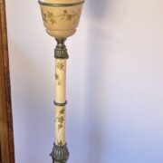 Messenger floor oil lamp extendable to 7 feet