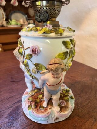 German Sitzendorf Cherub oil lamp - Image 3