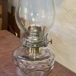 'Peanut' pattern glass oil lamp